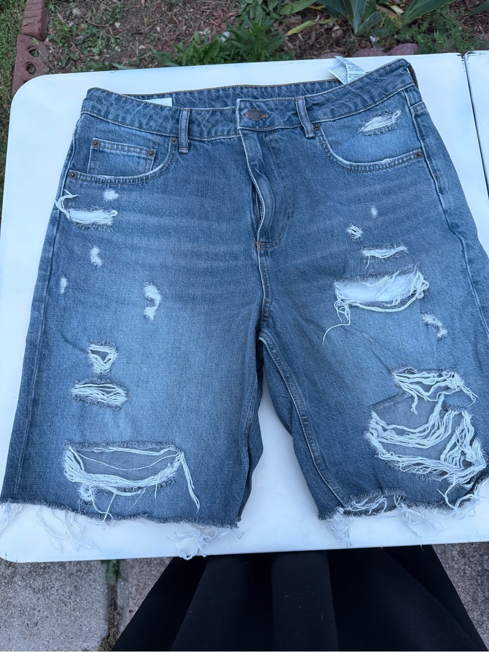 Zara Men's Distressed Denim Shorts - Blue size 31